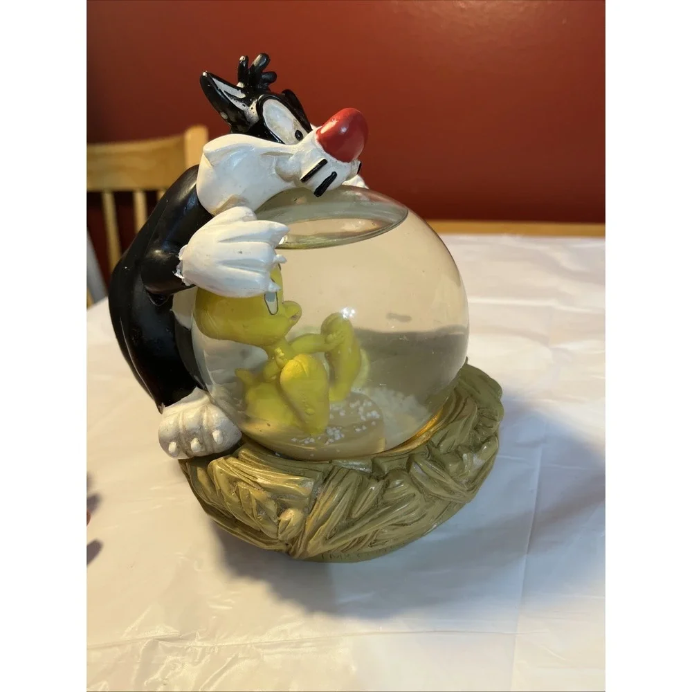 1995 Warner Bros Looney Tunes Sylvester & Tweety Bird Large Snow Globe